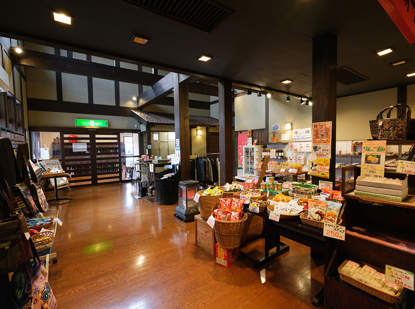 売店 商品棚